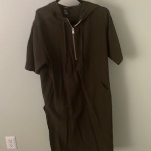 Forever 21 short sleeve, green, hooded top. Size S